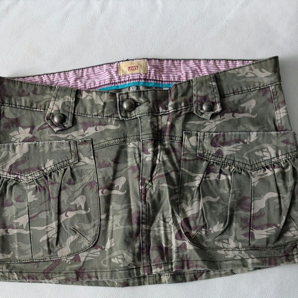 Levis camo skirt